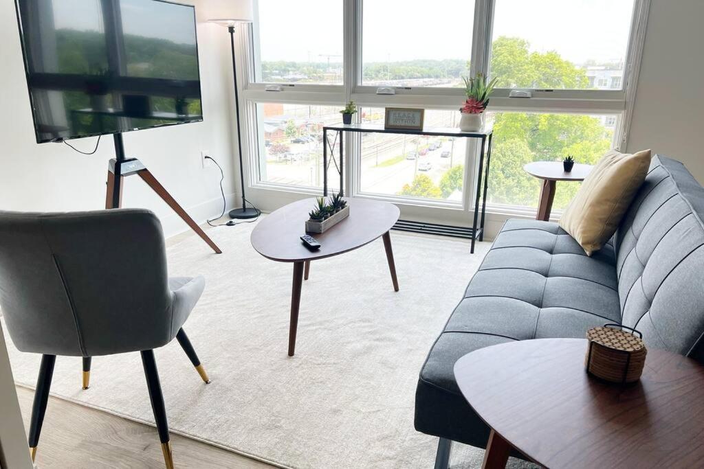 Studio Apartment, Queen Bed, Wifi, Kitchen, Washer & Dryer In Шарлът Екстериор снимка